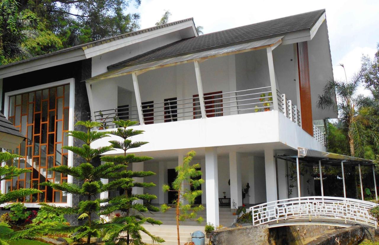 Lembah Permai Resort Sindanglaya Esterno foto